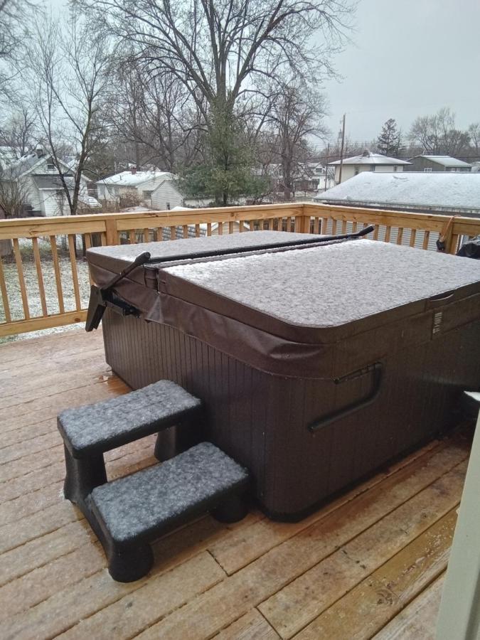 Ferienwohnung Outdoor Hot Tub And Cozy King Bed Lansing Exterior foto