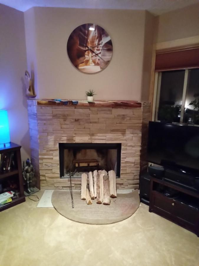Ferienwohnung Outdoor Hot Tub And Cozy King Bed Lansing Exterior foto